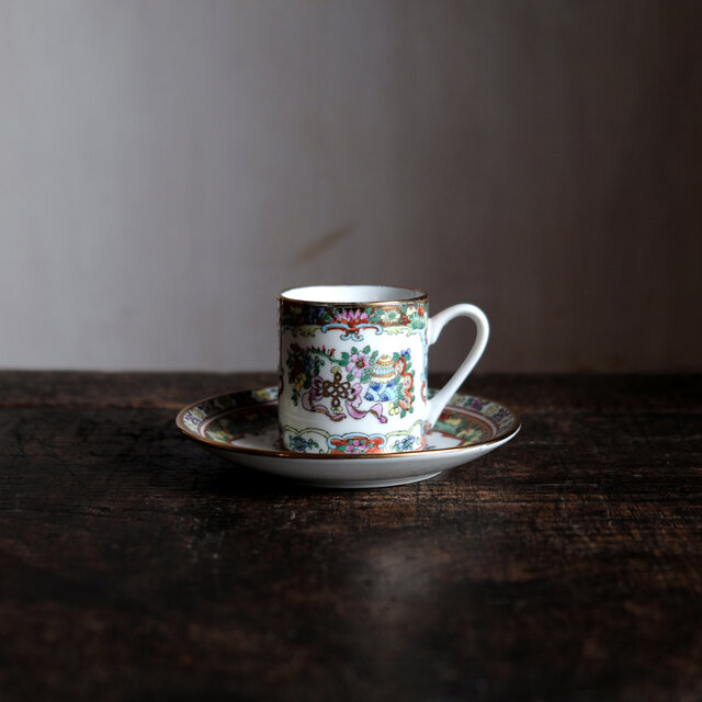 花籠と蝶々と花瓶◇中国廣彩 色絵金彩デミタスカップ＆ソーサー