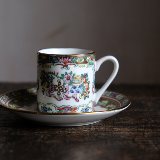 花籠と蝶々と花瓶◇中国廣彩 色絵金彩デミタスカップ＆ソーサー