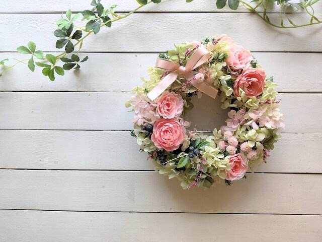 オールドローズとピンクの小花のプリザーブドフラワーリース[p20261012