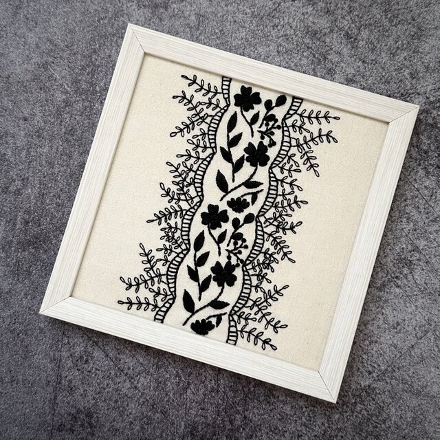 ❤限定品❤【新品】日付　デコラッシュ　刺繍レース　モノクロ 刺繍キット】ブラックレース刺繍のスクエアフレーム | iichi 日々の