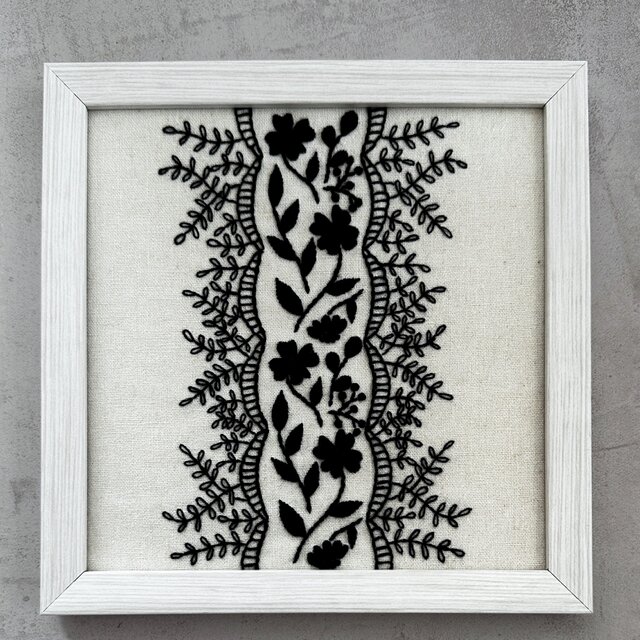 ハンドメイド 刺繍新聞 アンティークレース フレームアレンジ 額装 刺繍キット】ブラックレース刺繍のスクエアフレーム | iichi 日々の