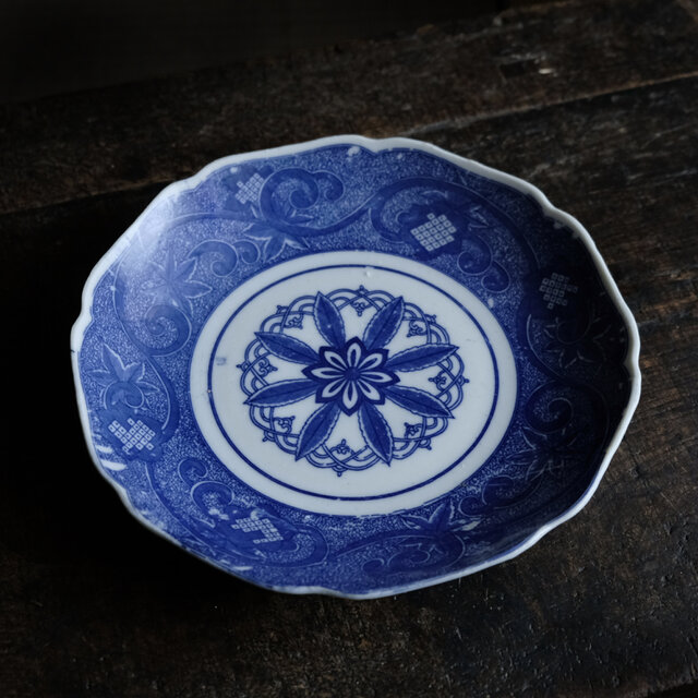 見込みに花文様◇瀬戸焼 花唐草文印判大皿 骨董・antiques 明治〜大正