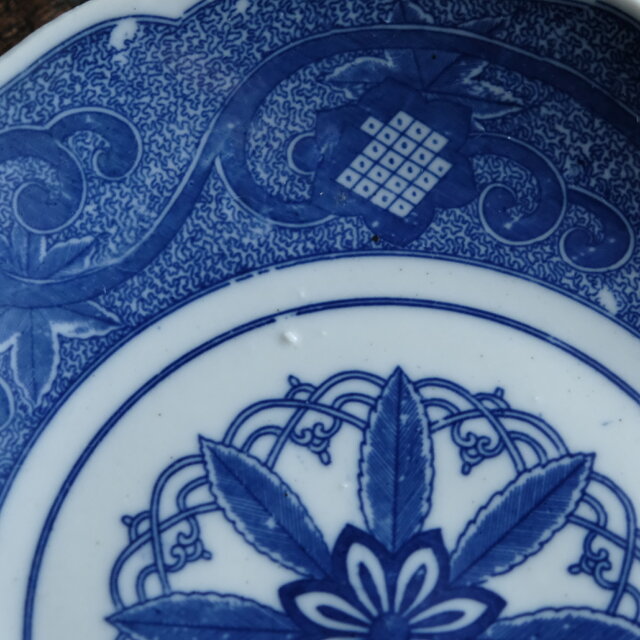 見込みに花文様◇瀬戸焼 花唐草文印判大皿 骨董・antiques 明治〜大正