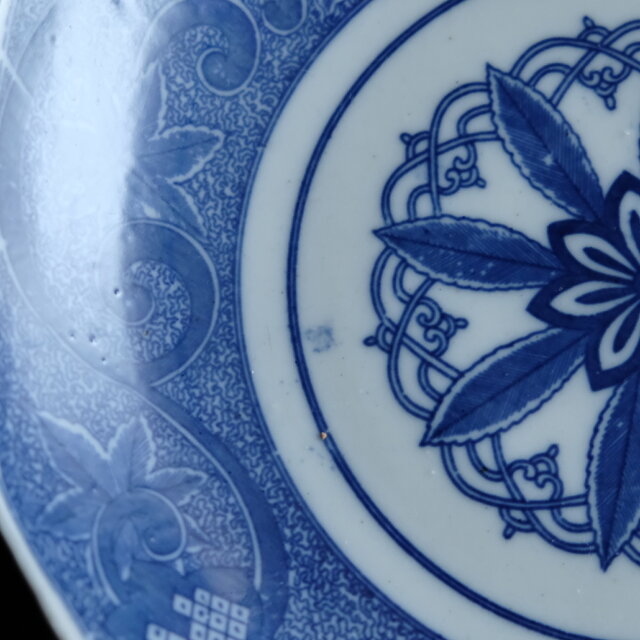 見込みに花文様◇瀬戸焼 花唐草文印判大皿 骨董・antiques 明治〜大正
