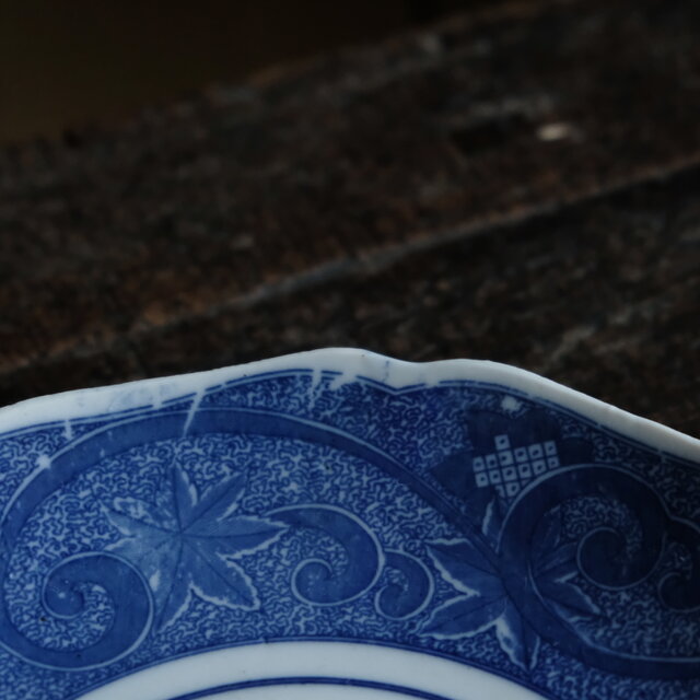 見込みに花文様◇瀬戸焼 花唐草文印判大皿 骨董・antiques 明治〜大正