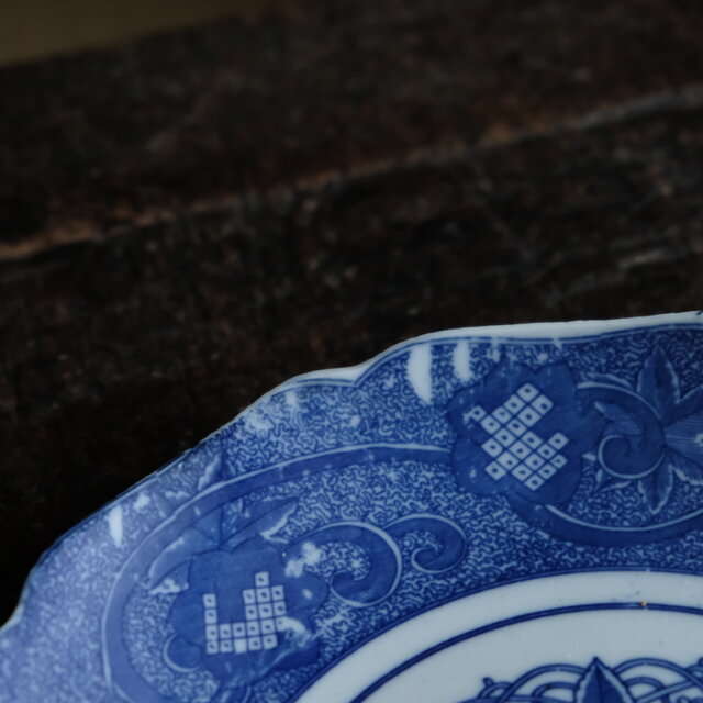 見込みに花文様◇瀬戸焼 花唐草文印判大皿 骨董・antiques 明治〜大正