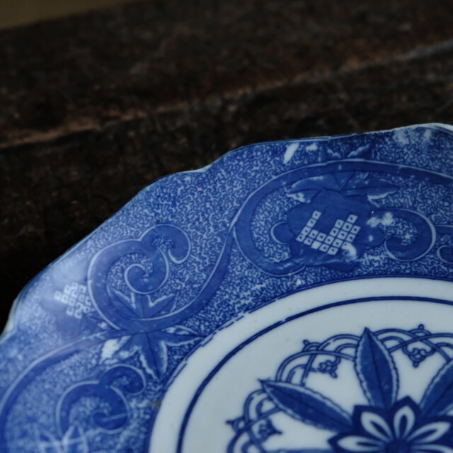 見込みに花文様◇瀬戸焼 花唐草文印判大皿 骨董・antiques 明治〜大正