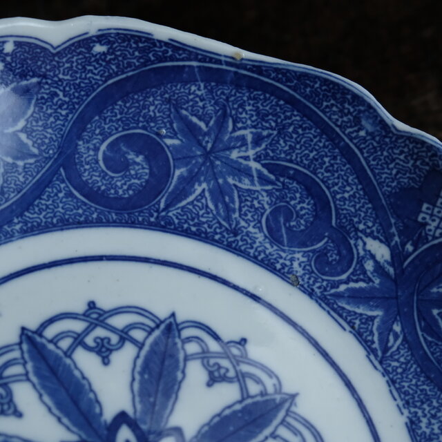 見込みに花文様◇瀬戸焼 花唐草文印判大皿 骨董・antiques 明治〜大正