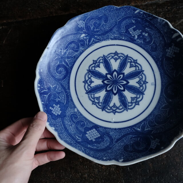 見込みに花文様◇瀬戸焼 花唐草文印判大皿 骨董・antiques 明治〜大正