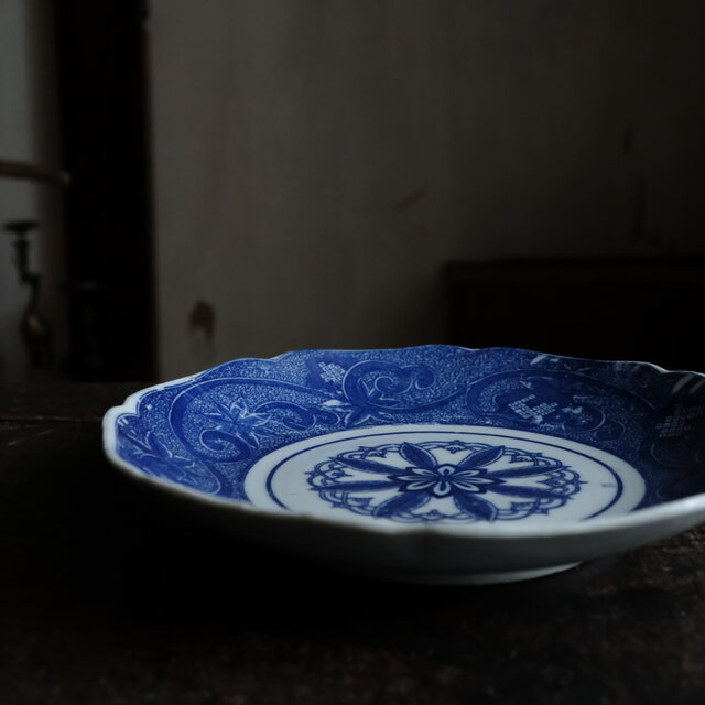 見込みに花文様◇瀬戸焼 花唐草文印判大皿 骨董・antiques 明治〜大正