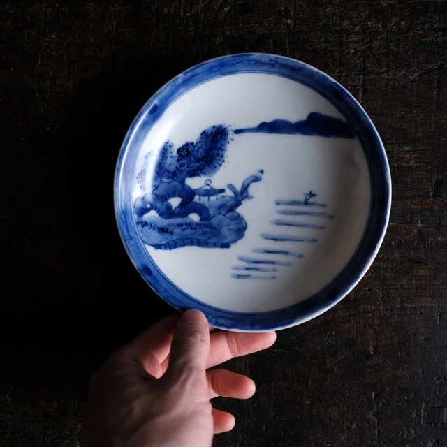 素朴な風景図◇側面に蝙蝠。瀬戸焼 染付中皿 骨董・antiques 古民家