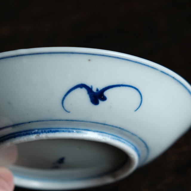 素朴な風景図◇側面に蝙蝠。瀬戸焼 染付中皿 骨董・antiques 古民家