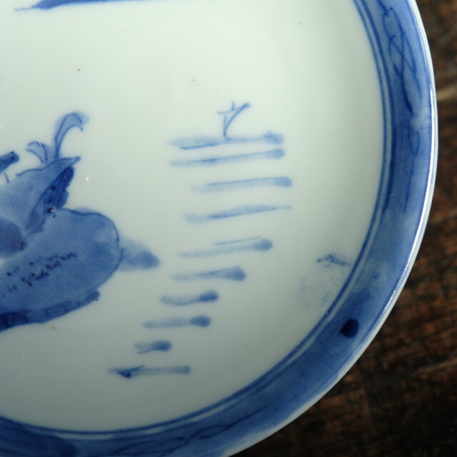 青で山水風景◇側面に蝙蝠。瀬戸焼 山水楼閣文染付中皿 骨董・antiques