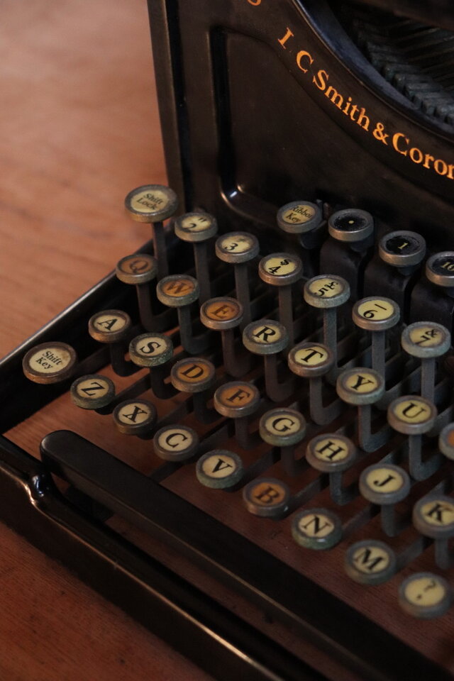 №121 古いタイプライター L C Smith 古道具 アンティーク インテリア