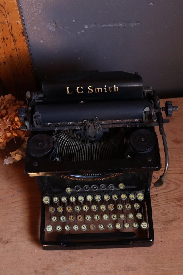 №121 古いタイプライター L C Smith 古道具 アンティーク インテリア