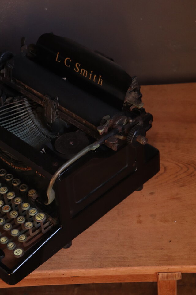 №121 古いタイプライター L C Smith 古道具 アンティーク インテリア