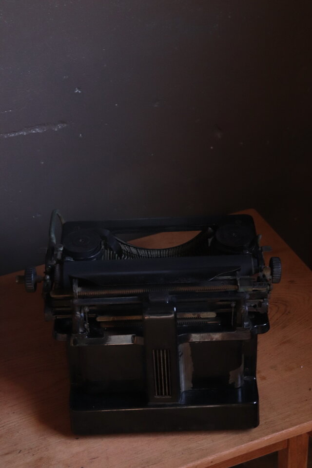 №121 古いタイプライター L C Smith 古道具 アンティーク インテリア