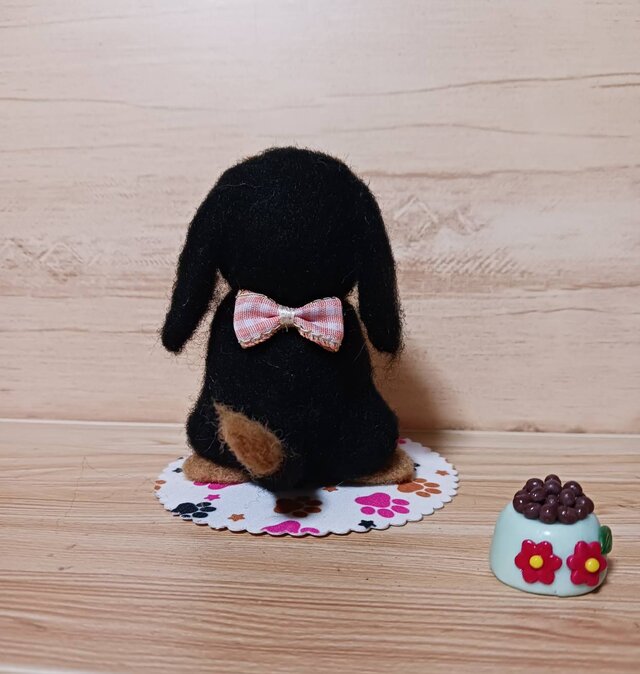 羊毛フェルト ダックスフンド 餌ください上目が可愛い | iichi 日々の