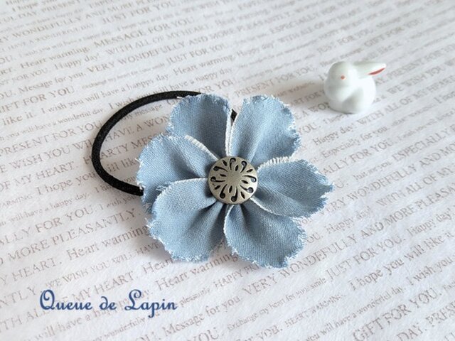 可愛い花のヘアゴム（水色ソフトデニム） | iichi 日々の暮らしを