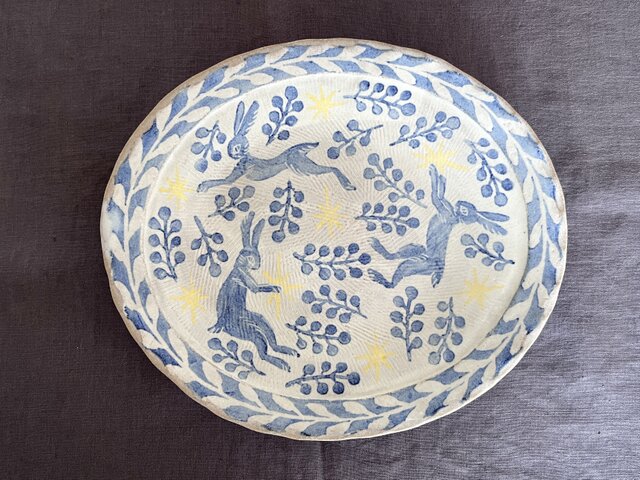 星集め ― 野うさぎの楕円皿（手びねり・一点物） | iichi 日々の暮らし