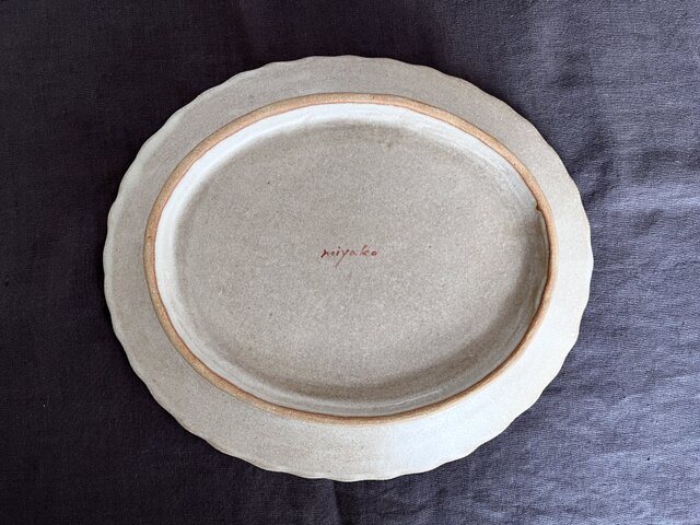 星集め ― 野うさぎの楕円皿（手びねり・一点物） | iichi 日々の暮らし