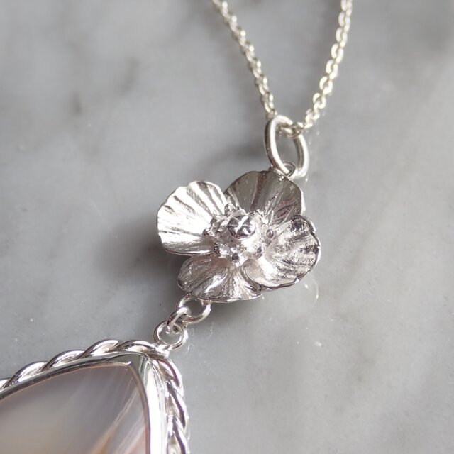 Twist frame pendant サードオニキス | iichi 日々の暮らしを心地よく