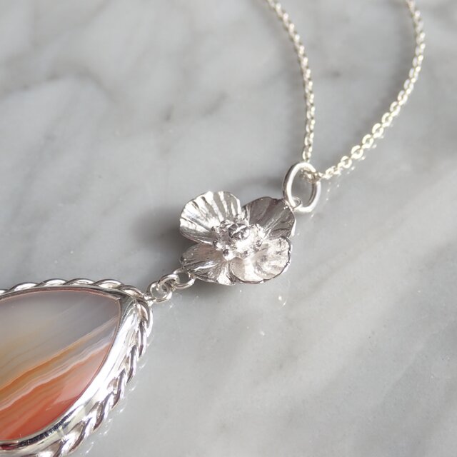 Twist frame pendant サードオニキス | iichi 日々の暮らしを心地よく
