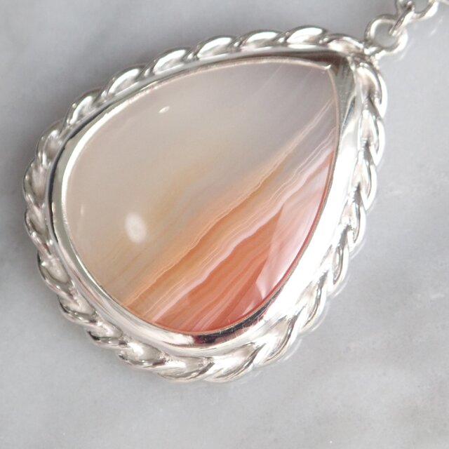 Twist frame pendant サードオニキス | iichi 日々の暮らしを心地よく