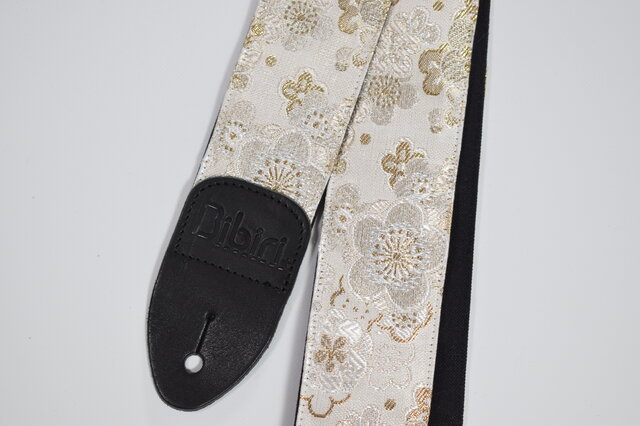 モダン梅 帆布ギターストラップ（白）京都金襴 | iichi 日々の暮らしを