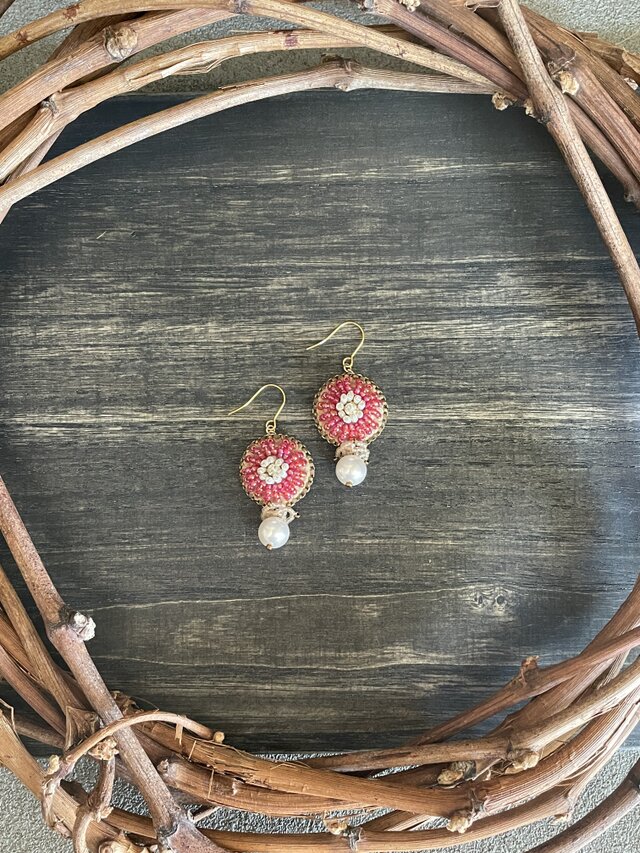 花のピアス ゴールド×赤 | iichi 日々の暮らしを心地よくする