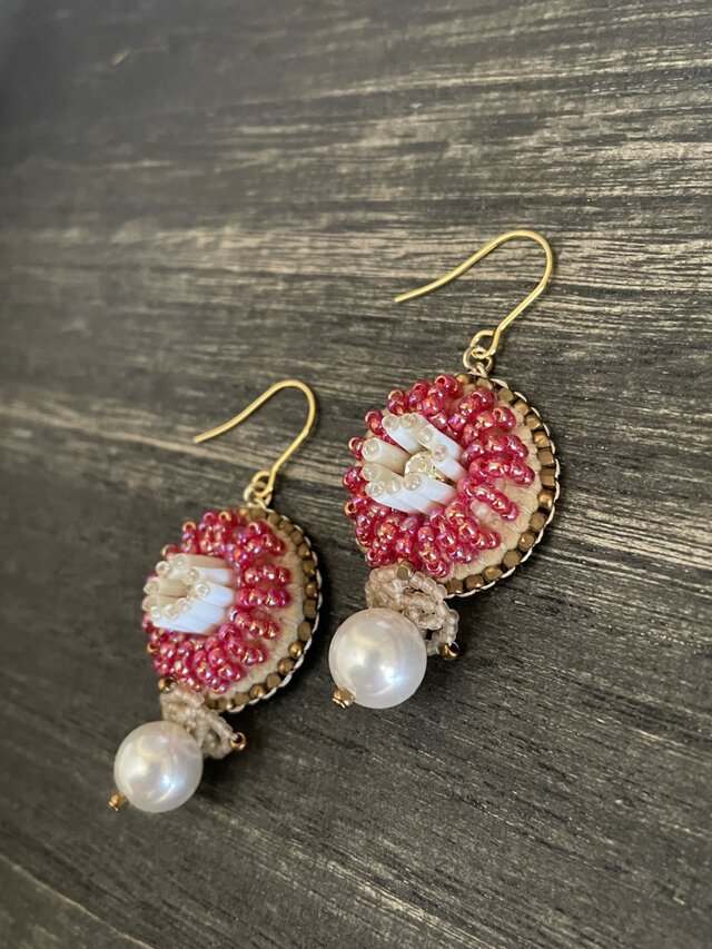 花のピアス ゴールド×赤 | iichi 日々の暮らしを心地よくする