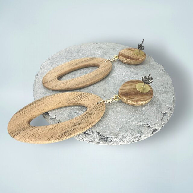 天然木ピアス｜ケヤキ×クルミ 揺れる木のアクセサリー｜Velvet tree