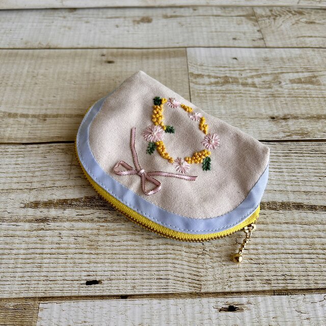 ミモザ 手刺繍 プレゼント ミモザ刺繍の国産リネンのれん 母の日の