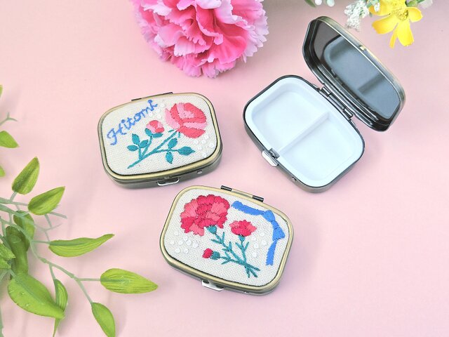 超早割】母の日ギフト 刺繍のピルケース カーネーション 薔薇