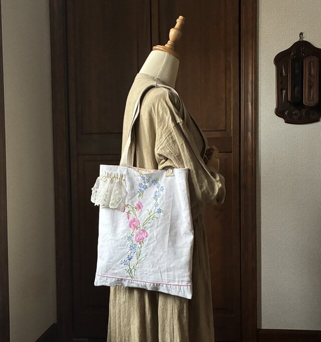 antique*スイトピー手刺繍*大きめA4 トートバッグ*ヴィンテージ
