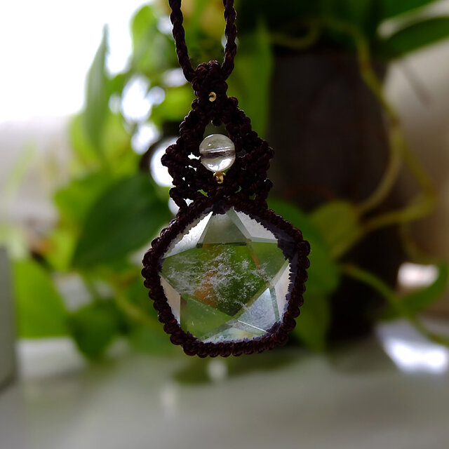 五芒星（ペンタグラム）天然水晶 ・ルチルクォーツ マクラメ編み