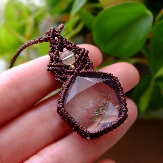 五芒星（ペンタグラム）天然水晶 ・ルチルクォーツ マクラメ編み