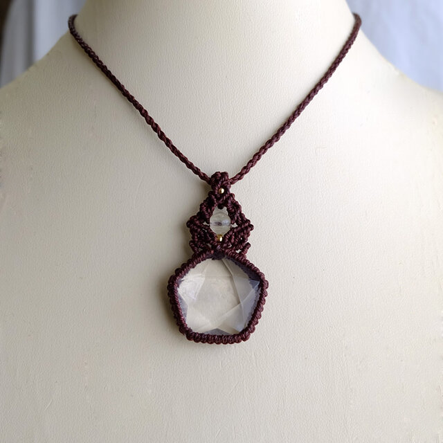 五芒星（ペンタグラム）天然水晶 ・ルチルクォーツ マクラメ編み