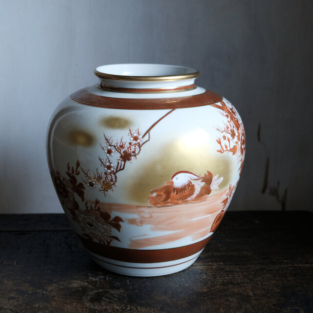 2匹の水鳥◇梅と芍薬。九谷焼 赤絵金彩花瓶 壺 インテリア 工芸品