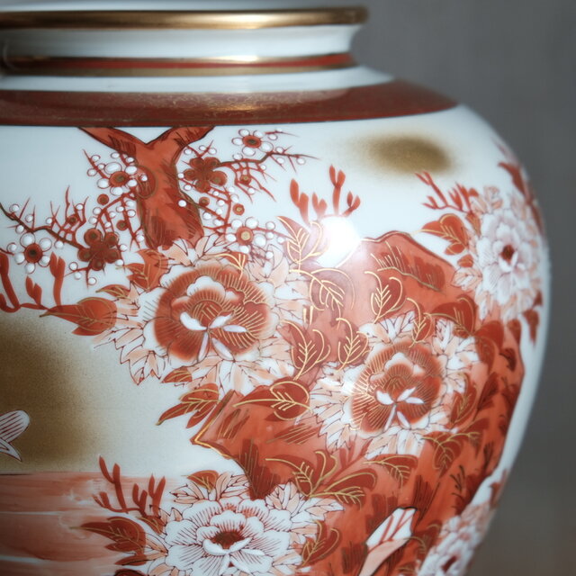 2匹の水鳥◇梅と芍薬。九谷焼 赤絵金彩花瓶 壺 インテリア 工芸品