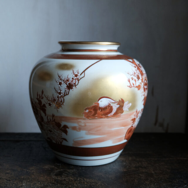 2匹の水鳥◇梅と芍薬。九谷焼 赤絵金彩花瓶 壺 インテリア 工芸品