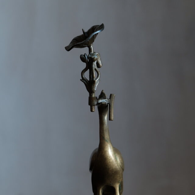 鶴と亀◇金属製三本脚蝋立て 火立て 真鍮 古民家 古道具 インテリア