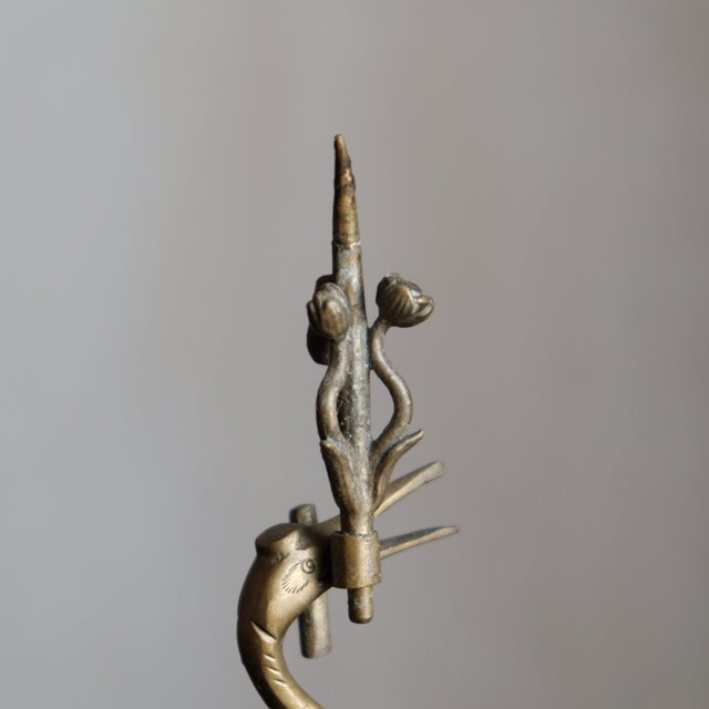 鶴と亀◇金属製三本脚蝋立て 火立て 真鍮 古民家 古道具 インテリア