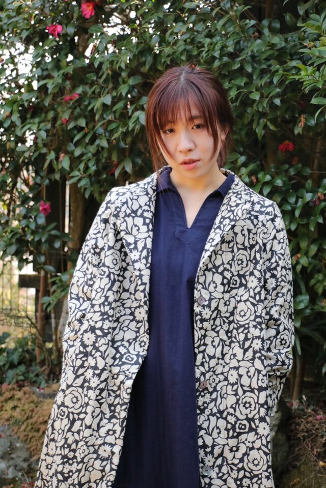 黒白花柄 コットンコート | iichi 日々の暮らしを心地よくする