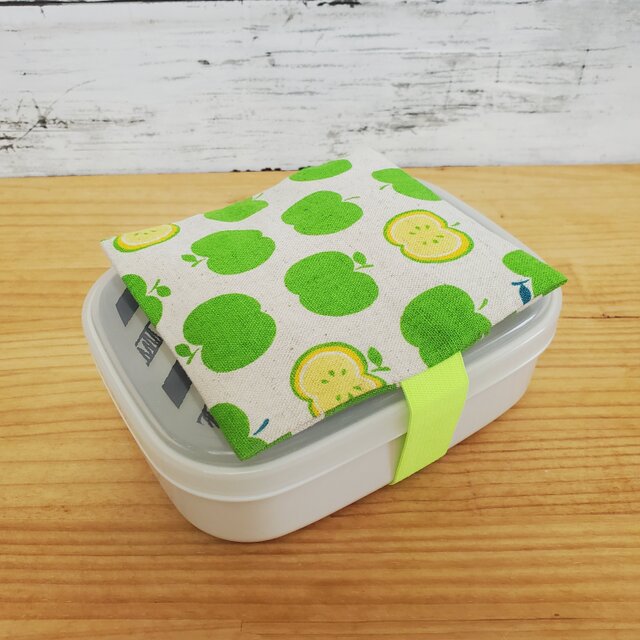 お弁当に！保冷剤ケース付きお弁当箱ゴムバンド ランチベルト 青りんご