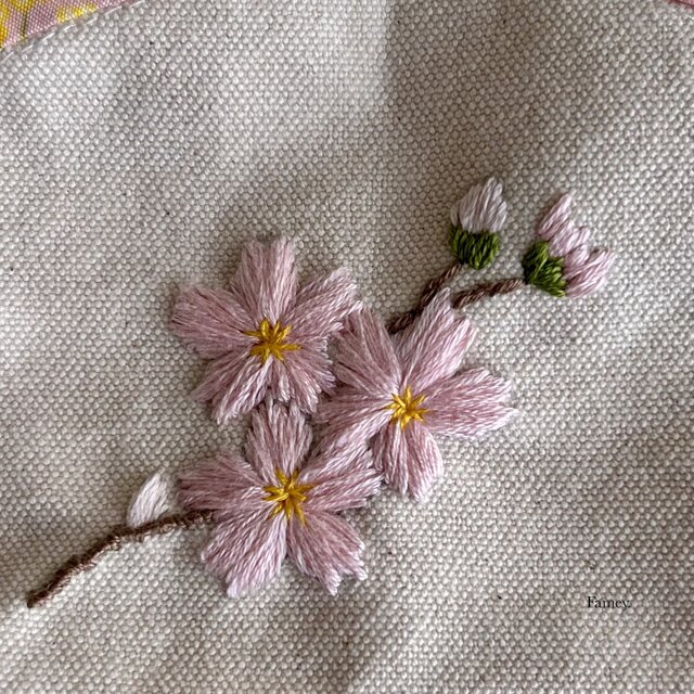 手刺繍】大人かわいい手刺繍桜とミモザのラウンドポーチ 国産帆布