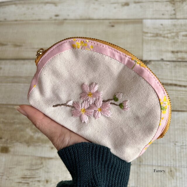 大人かわいい手刺繍桜とミモザのラウンドポーチ 国産帆布 コットン 桜