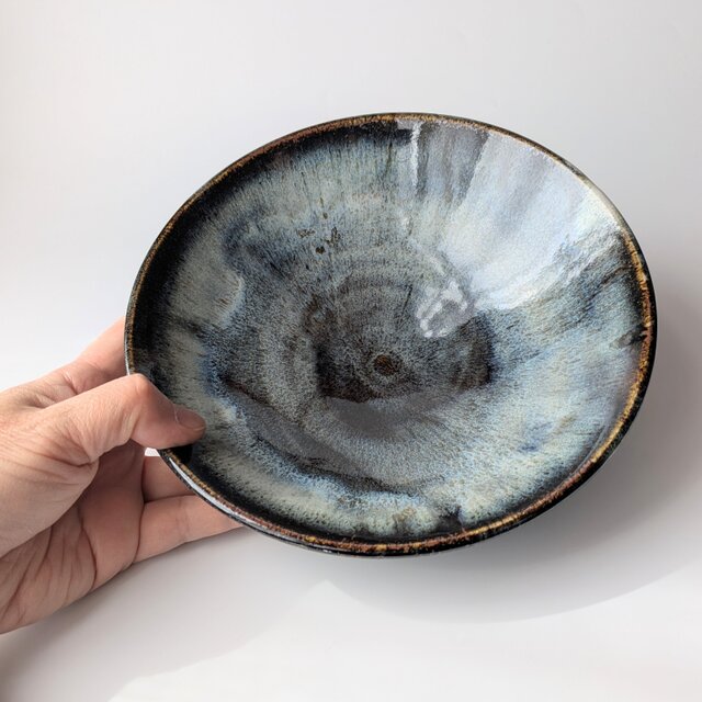 窯変ブルーの中深皿 【手仕事 民藝 和 陶器】 | iichi 日々の暮らしを