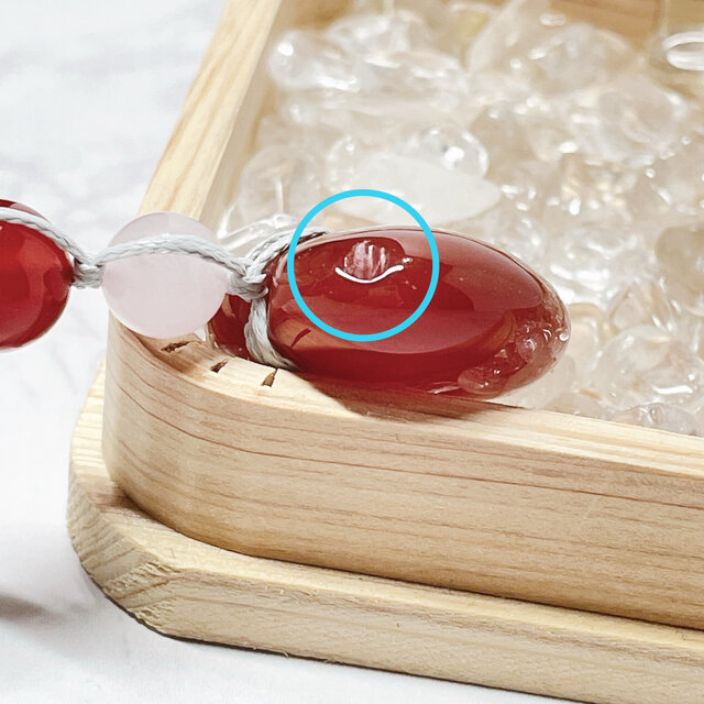 ✦1点限定！穏やかな赤いハートが彩る、心をほどく天然石ストラップ