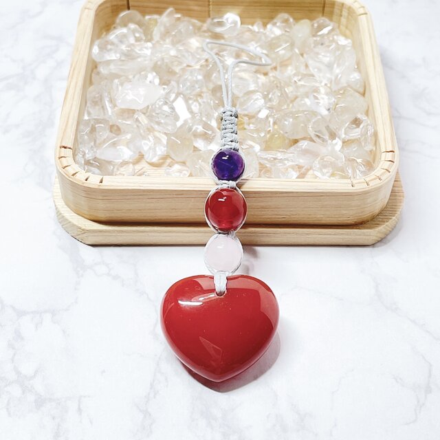 ✦1点限定！穏やかな赤いハートが彩る、心をほどく天然石ストラップ